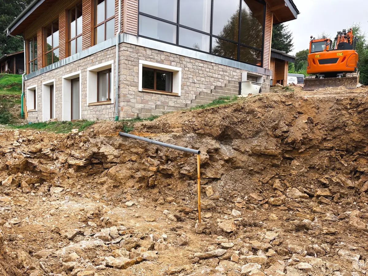 Anbau mit Erdarbeiten und Bagger an Einfamilienhaus in Dalheim, Dülme Bau