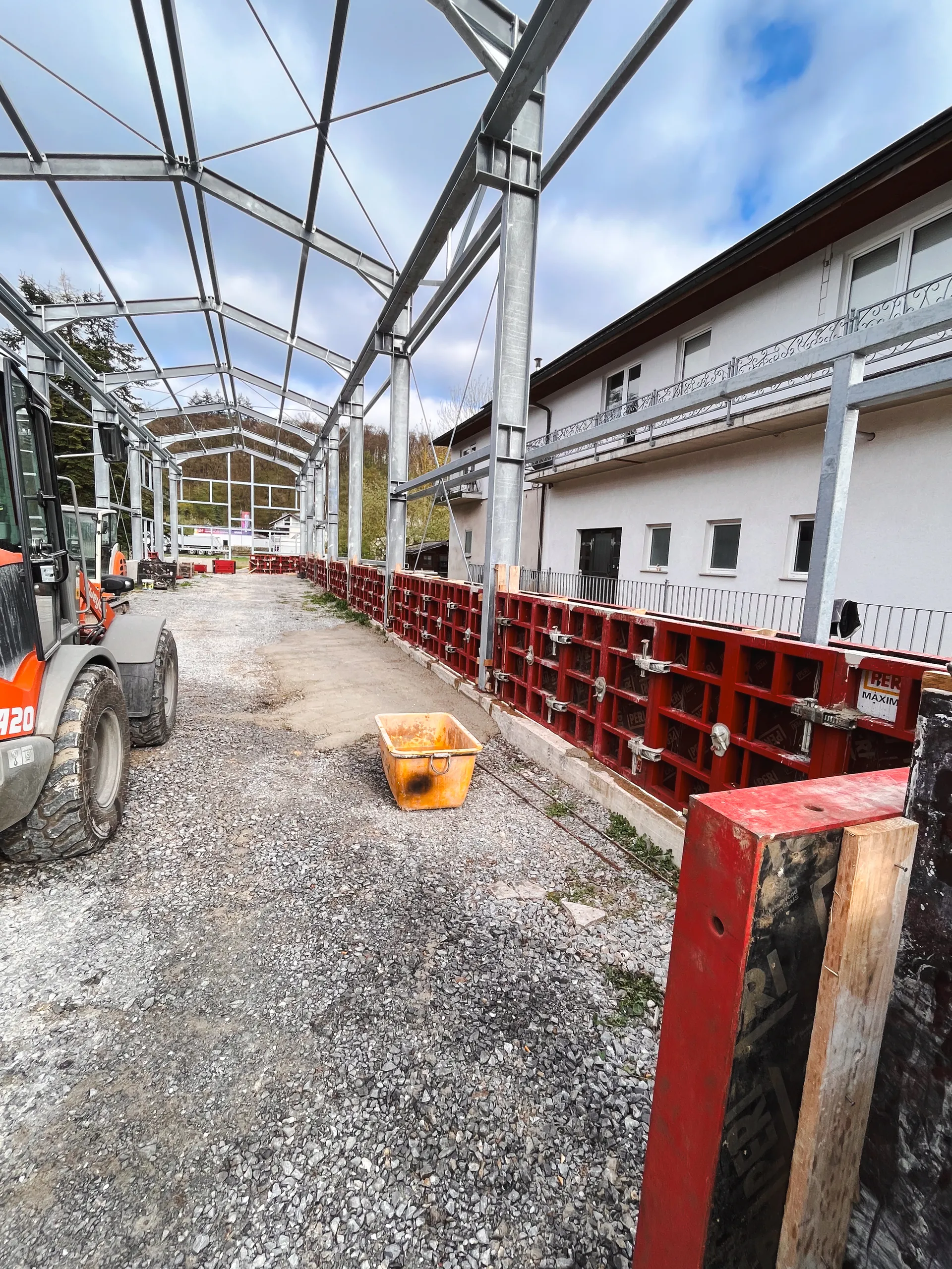 Hallenbau mit Schalungsarbeiten und Stahlkonstruktion in Marsberg, Dülme Bau GmbH